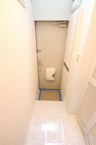 玄関　※同タイプ参考写真になります。