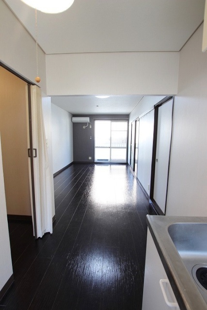 居室・リビング　同物件別号室の写真です。