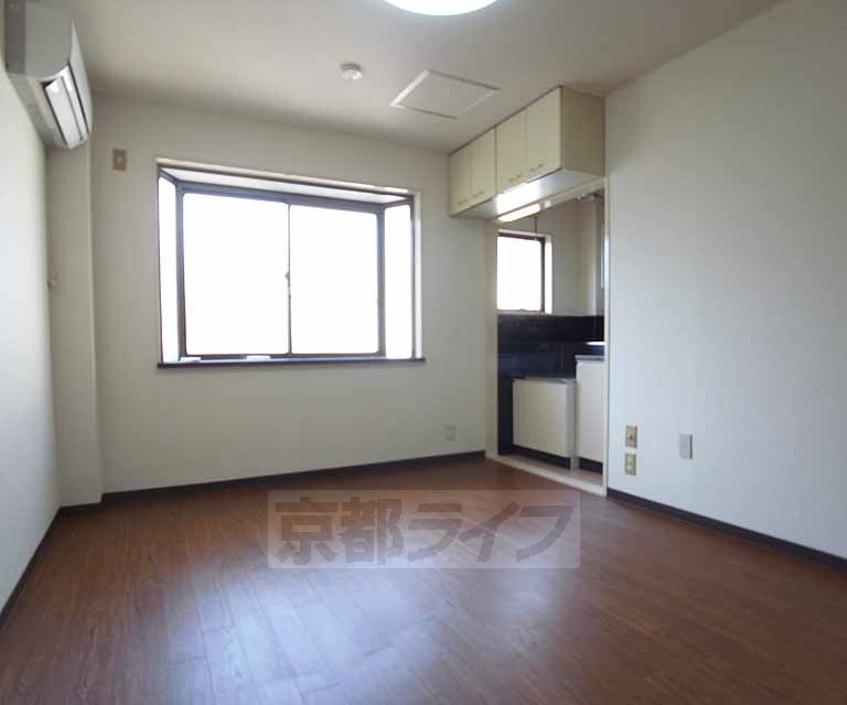 居室・リビング　明るいお部屋ですね。