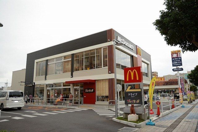 飲食店　マクドナルド小禄店（飲食店）まで400m