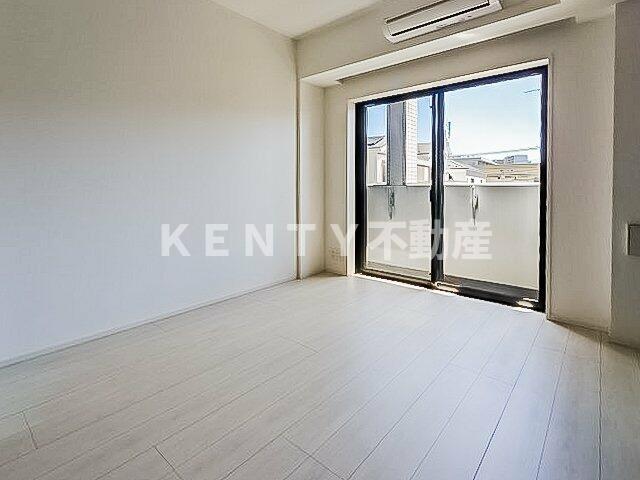 居室・リビング　こちらの居間で趣味の時間をお楽しみください