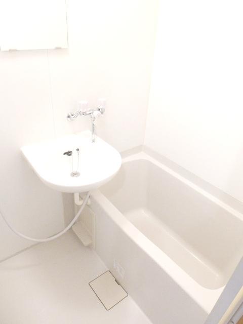 バス・シャワールーム　※別部屋参考写真