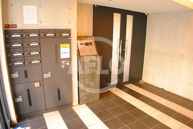 ロビー　南堀江アパートメントリオ　開放的なロビー