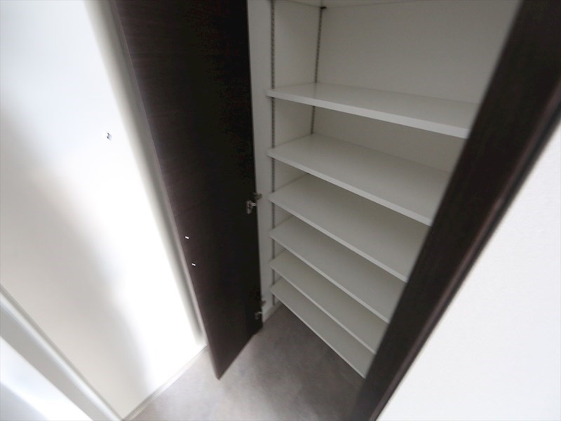 玄関　玄関　シューズボックス付（収納充実してます）