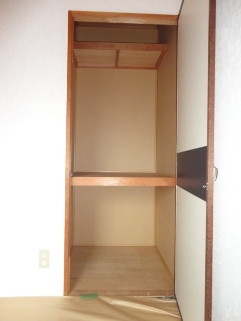 収納　※写真は別号室です。