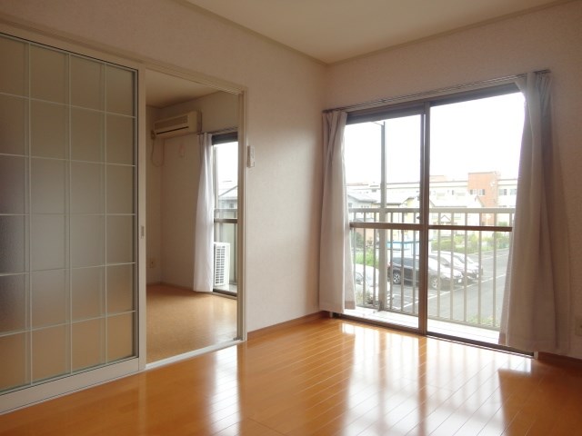 居室・リビング　※写真は別号室です。