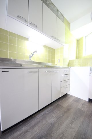 キッチン　コンパクトなキッチンで掃除もラクラク