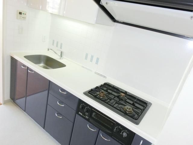 キッチン　★お料理らくらくシステムキッチン３口付きです★