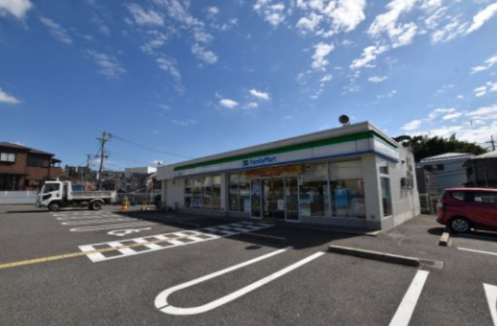 コンビニ　ファミリーマート 和泉唐国店（コンビニ）まで237m