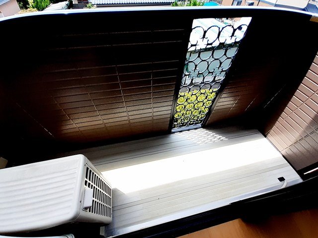 バルコニー　暖かな日差しのふりそそぐバルコニー