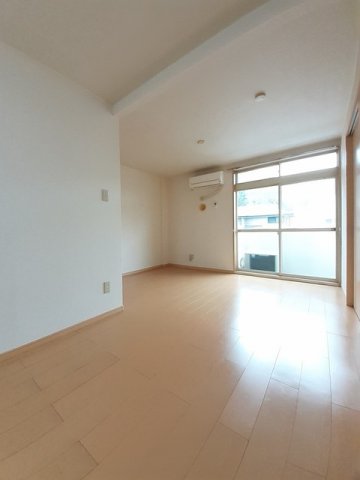 居室・リビング　こちらのリビングで趣味の時間をお楽しみください