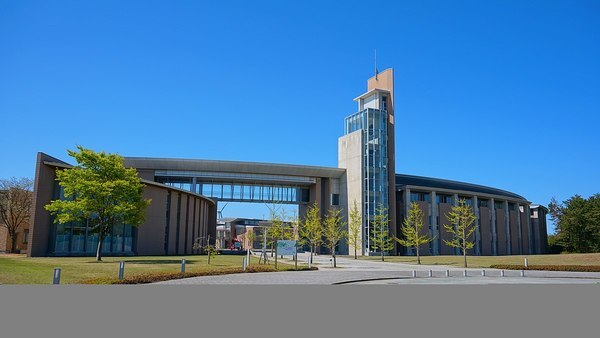 図書館　秋田県立大学図書情報センター本荘（図書館）まで2005m