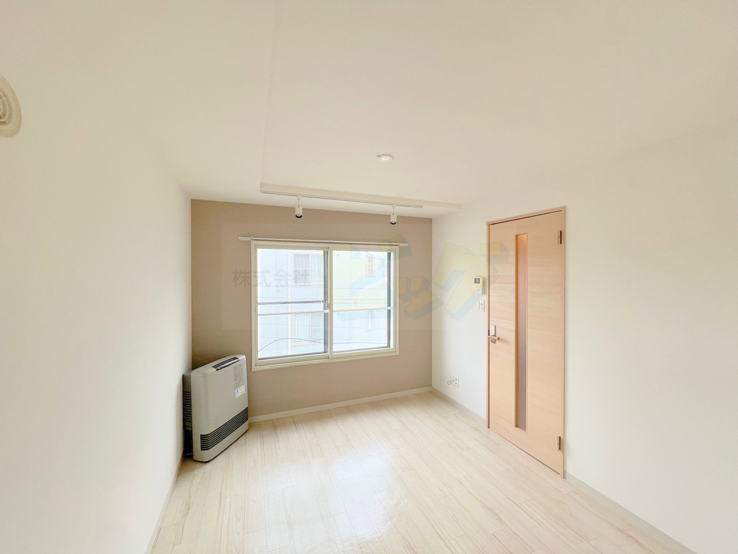 居室・リビング　☆10.7帖の広々としたリビングです♪