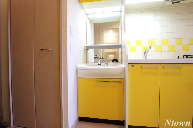 洗面設備　独立洗面台あり、毎朝おしゃれに忙しい女性の方におすすめです