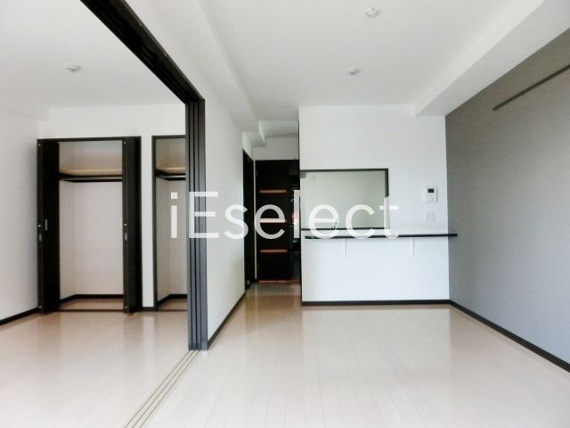 その他部屋・スペース　バルコニー側からのお部屋です。