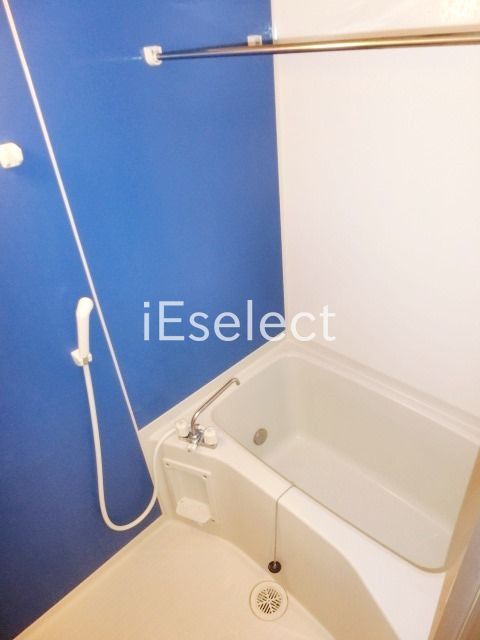 バス・シャワールーム　浴室乾燥機能・追焚き機能付きのお風呂です。