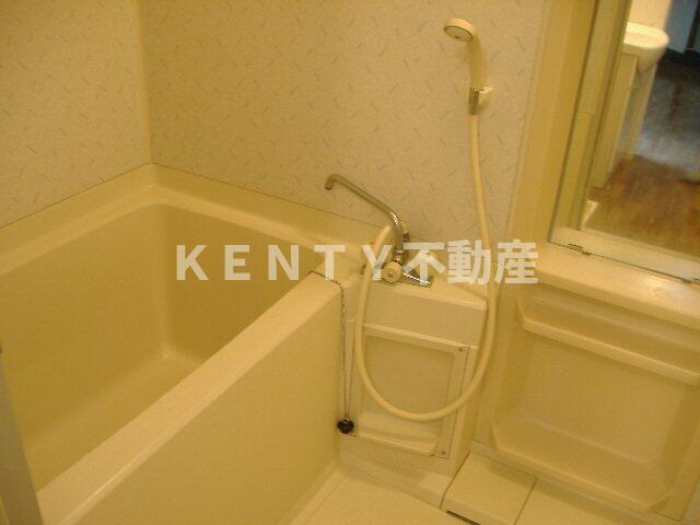 バス・シャワールーム　落ち着いた空間のお風呂です