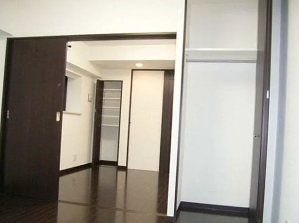 居室・リビング　別部屋の写真を使用しております。