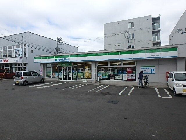 コンビニ　ファミリーマート札幌南１２条店（コンビニ）まで383m
