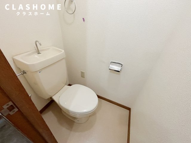 トイレ　同物件の別部屋になります。