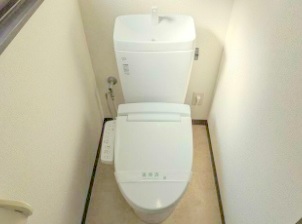 トイレ　温水洗浄便座付きのトイレ