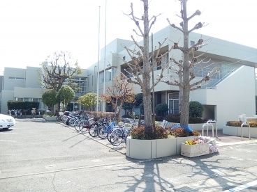 図書館　稲城市立第四図書館（図書館）まで430m