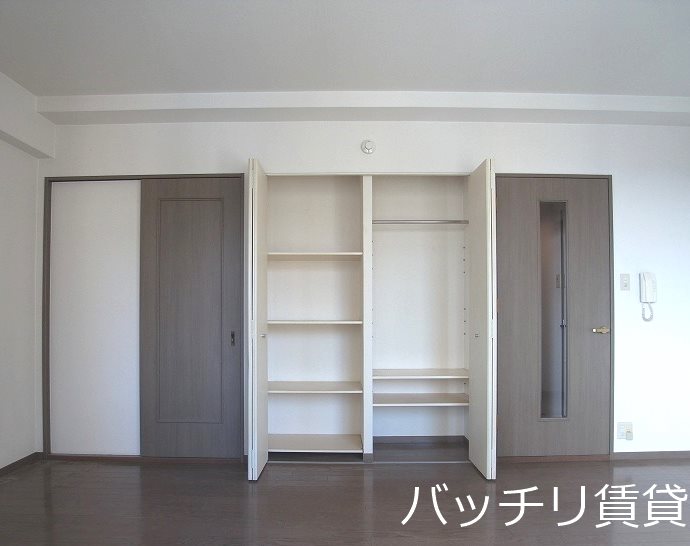 収納　＊画像は別部屋の為、現状を優先致します