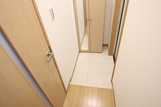 玄関　※別部屋の写真です