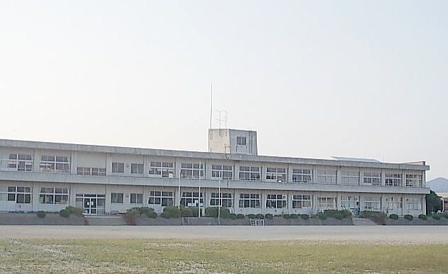 小学校　新城小学校（小学校）まで400m