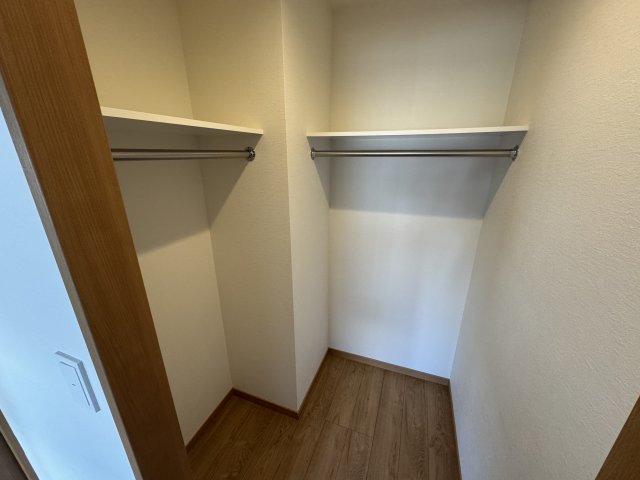 収納　ウォークインクローゼット（洋室6.1帖）