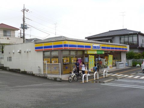 コンビニ　ミニストップ 日吉台2丁目店（コンビニ）まで689m
