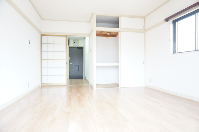 その他部屋・スペース　２面採光の洋室９帖※同タイプ参考写真