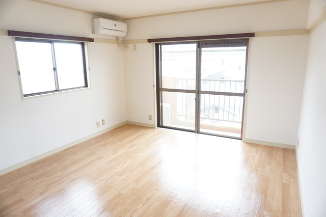 居室・リビング　２面採光で明るい洋室９帖※同タイプ参考写真