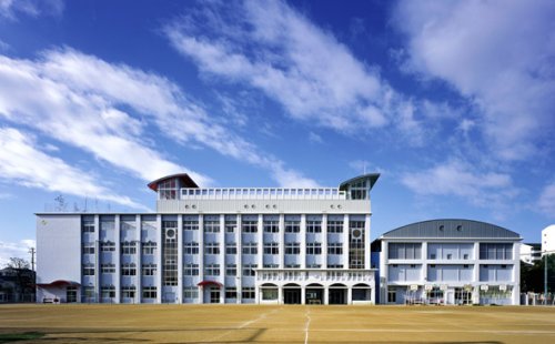 小学校　神戸市立駒ケ林小学校（小学校）まで714m