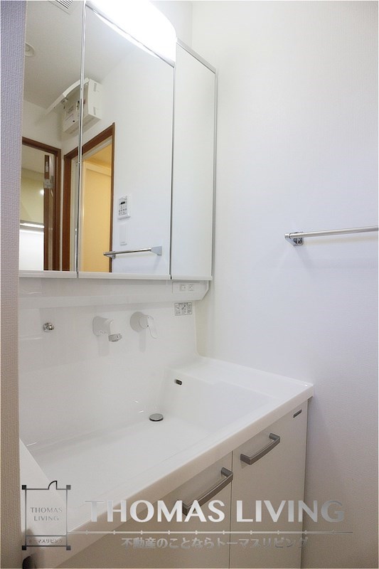 洗面設備　女性に嬉しい独立洗面台。