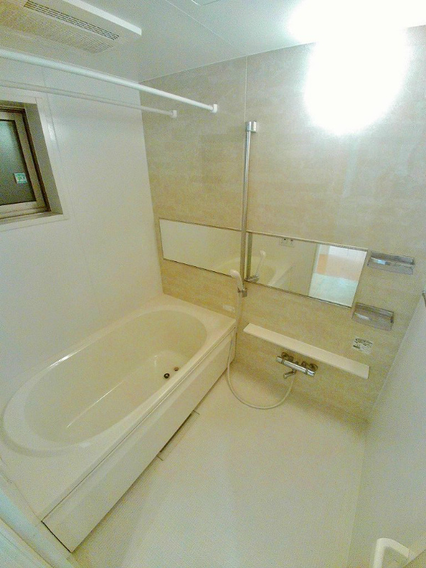 バス・シャワールーム　浴室乾燥機付き