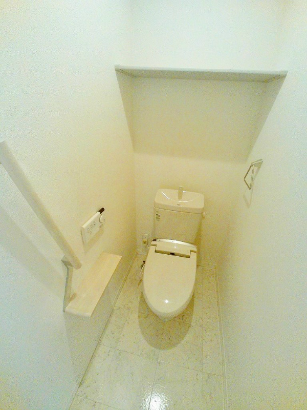 トイレ　温水洗浄便座