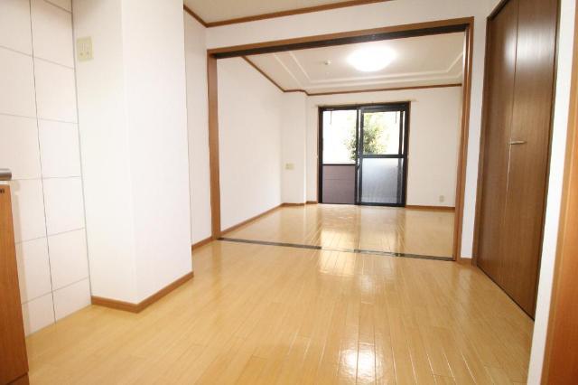 居室・リビング　室内