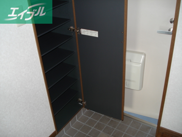 玄関　玄関（下駄箱付）