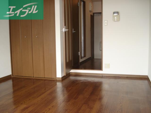 居室・リビング　室内