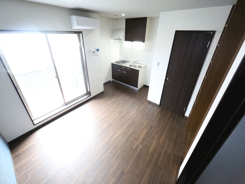 バルコニー　LDK10.14帖　エアコン　収納棚付き