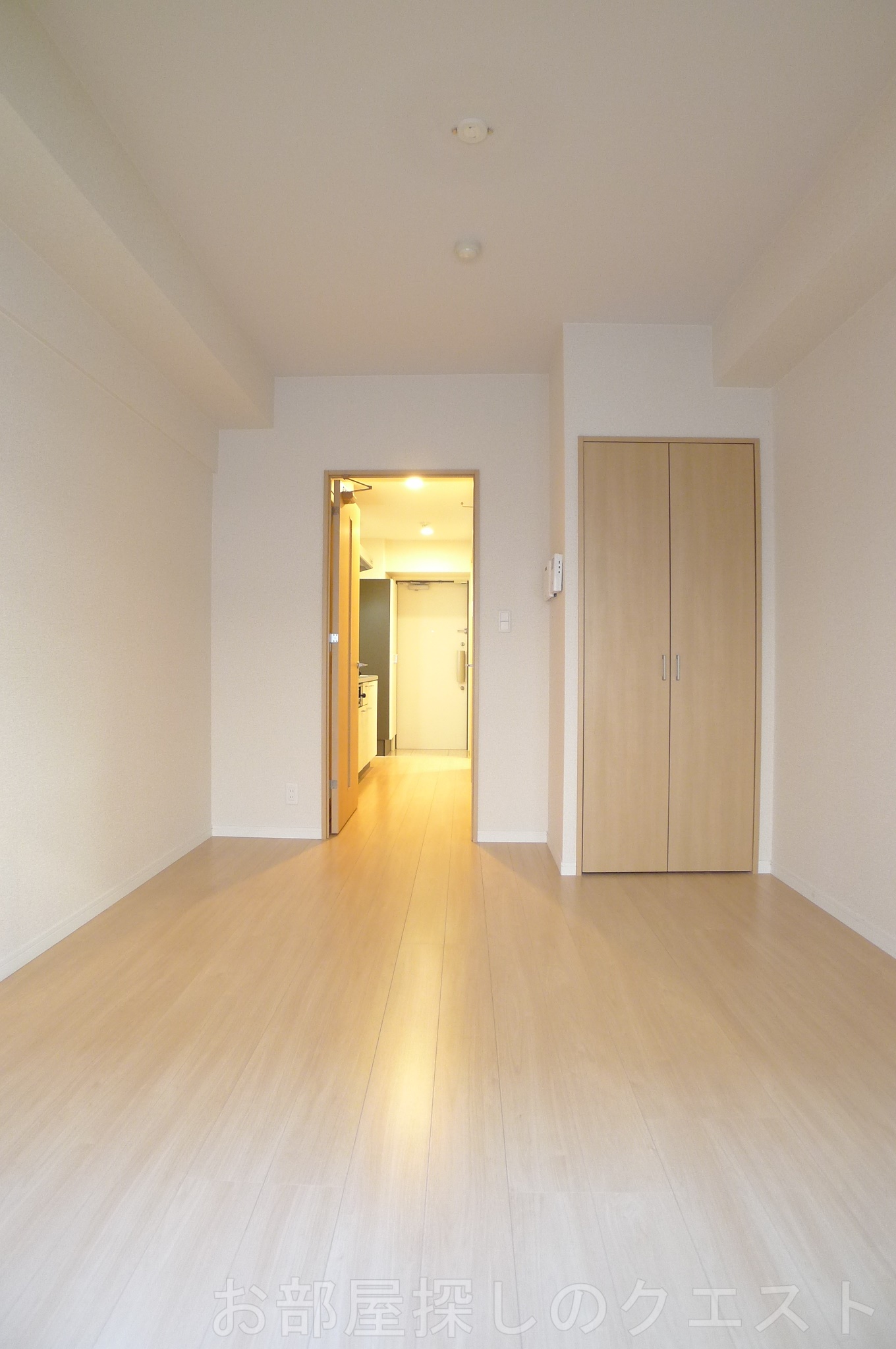 居室・リビング　（写真は同仕様反転）