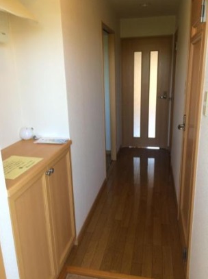 玄関　※別室同じ間取りの写真。現況を優先します。