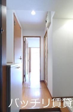 玄関　同型タイプのイメージ画像。現況を優先いたします。