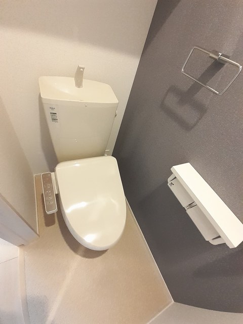 トイレ　温水洗浄便座付き