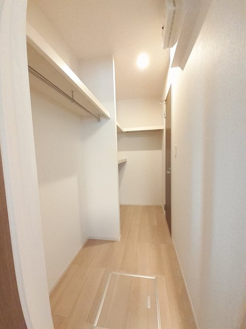 収納　ウォークスルークローゼット