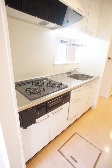 キッチン　料理が楽しくなりそうなグリル付のシステムキッチン完備！