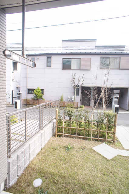 眺望　戸建感覚の専用庭付☆