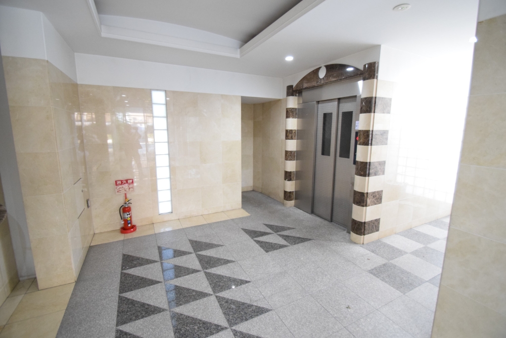 ロビー　エレベーター