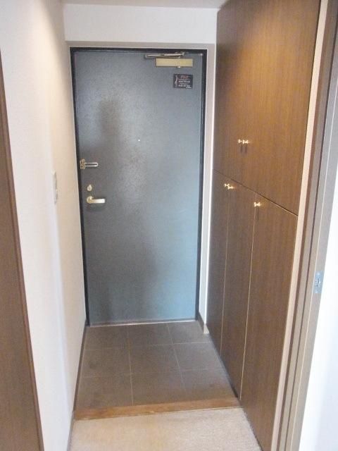 玄関　★玄関・靴箱収納たっぷり★